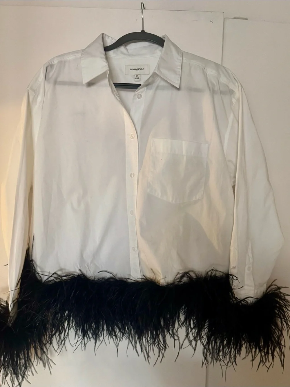 NWT White 100% Cotton Button Up Blouse with Black Feather Trim Size XL - Picture 2 of 9